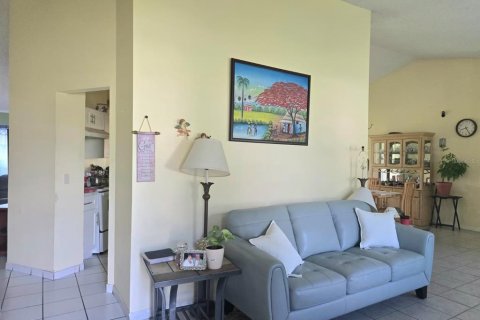 Casa en venta en Kissimmee, Florida, 3 dormitorios, 166.3 m2 № 2386336 - foto 4