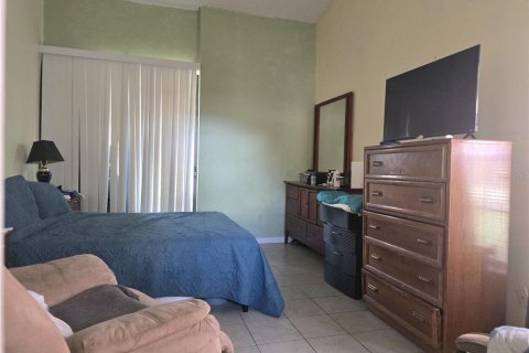 Casa en venta en Kissimmee, Florida, 3 dormitorios, 166.3 m2 № 2386336 - foto 19