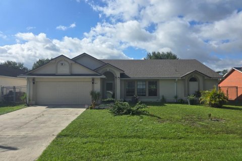 Casa en Kissimmee, Florida 3 dormitorios, 166.3 m2 № 2386336