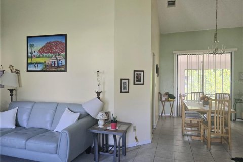Casa en venta en Kissimmee, Florida, 3 dormitorios, 166.3 m2 № 2386336 - foto 9