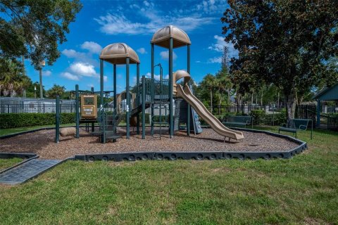 Townhouse in Casselberry, Florida 2 bedrooms, 116.31 sq.m. № 2376739 - photo 18