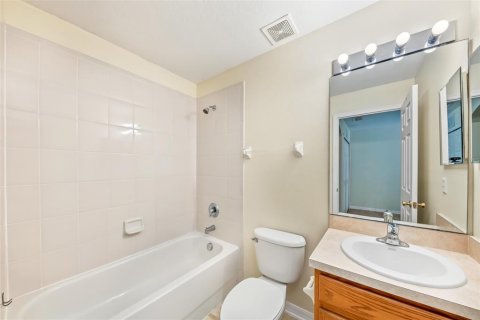 Townhouse in Casselberry, Florida 2 bedrooms, 116.31 sq.m. № 2376739 - photo 14