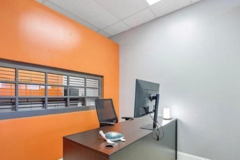 Commercial property in Margate, Florida № 1978491 - photo 9