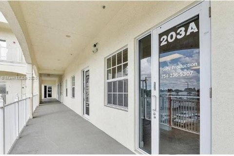 Commercial property in Margate, Florida № 1978491 - photo 2