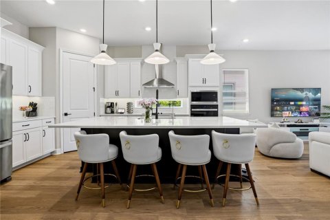 Casa en venta en Orlando, Florida, 5 dormitorios, 284.28 m2 № 2223601 - foto 4