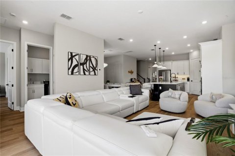 Casa en venta en Orlando, Florida, 5 dormitorios, 284.28 m2 № 2223601 - foto 25