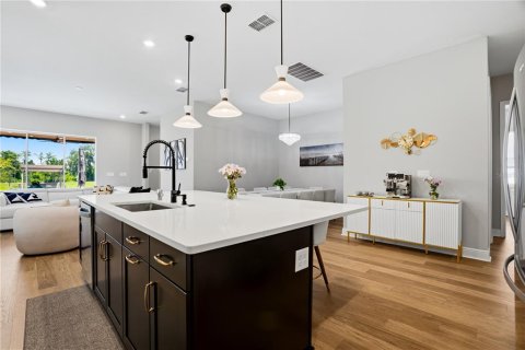 Casa en venta en Orlando, Florida, 5 dormitorios, 284.28 m2 № 2223601 - foto 7