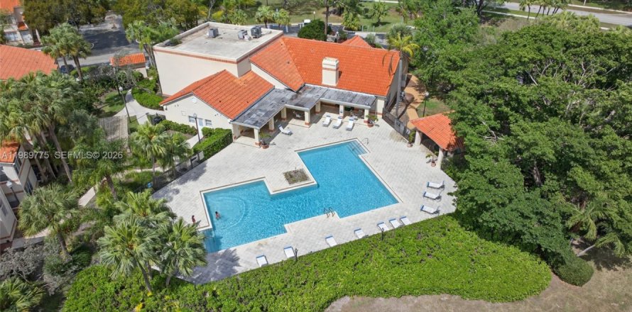 Кондоминиум с 1 спальней в Маргит, Флорида № 2051822