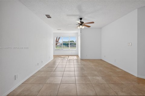 Купить кондоминиум в Маргит, Флорида 1 спальня, 66.15м2, № 2051822 - фото 4