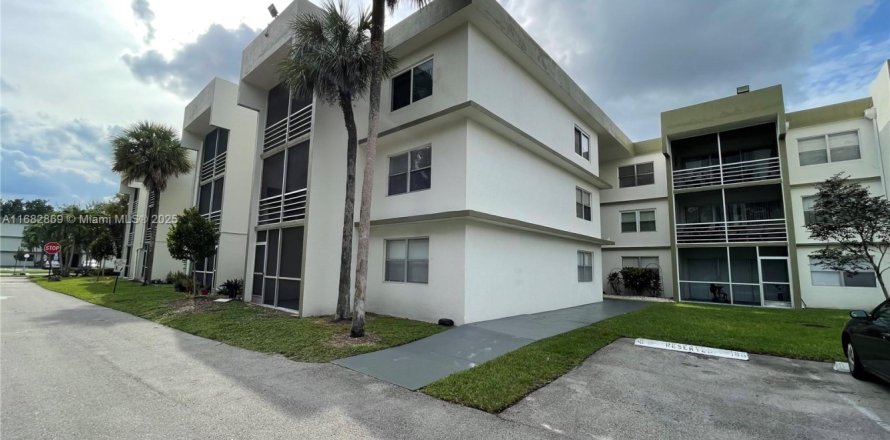 Condominio en Sunrise, Florida, 2 dormitorios № 2080361