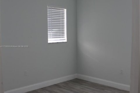 Condo in Sunrise, Florida, 2 bedrooms  № 1863935 - photo 12