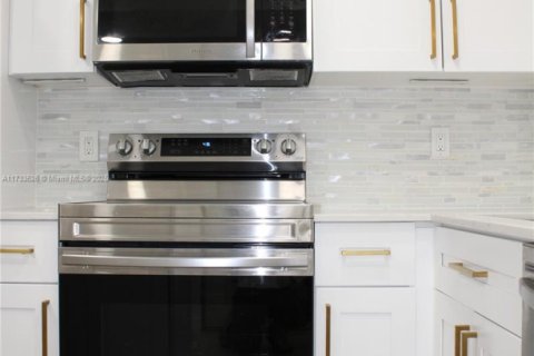 Condo in Sunrise, Florida, 2 bedrooms  № 1863935 - photo 9
