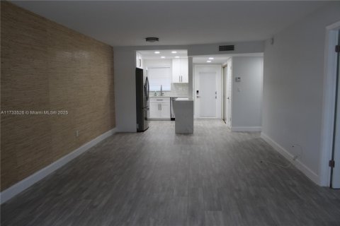 Condo in Sunrise, Florida, 2 bedrooms  № 1863935 - photo 21