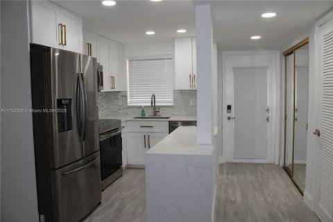 Condo in Sunrise, Florida, 2 bedrooms  № 1863935 - photo 2