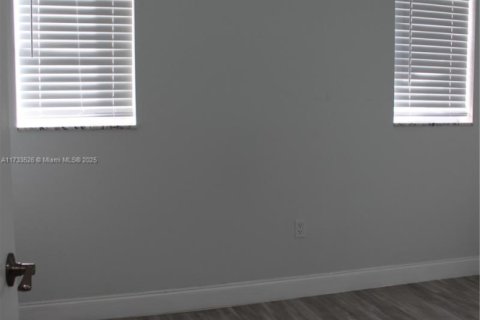 Condo in Sunrise, Florida, 2 bedrooms  № 1863935 - photo 13