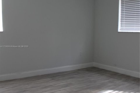 Condo in Sunrise, Florida, 2 bedrooms  № 1863935 - photo 16