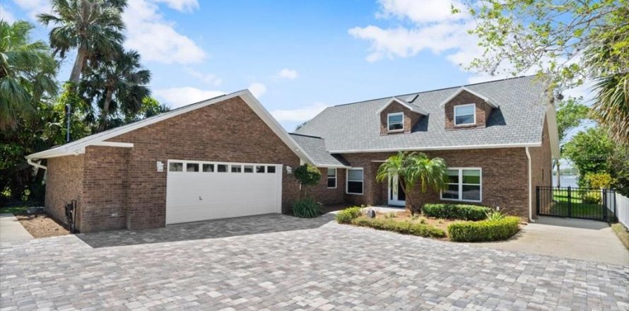 House in Daytona Beach, Florida 3 bedrooms, 300.07 sq.m. № 2092334