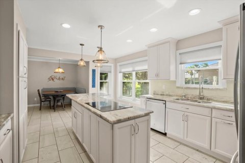 House in Daytona Beach, Florida 3 bedrooms, 300.07 sq.m. № 2092334 - photo 16