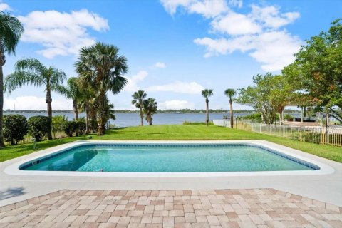 House in Daytona Beach, Florida 3 bedrooms, 300.07 sq.m. № 2092334 - photo 5