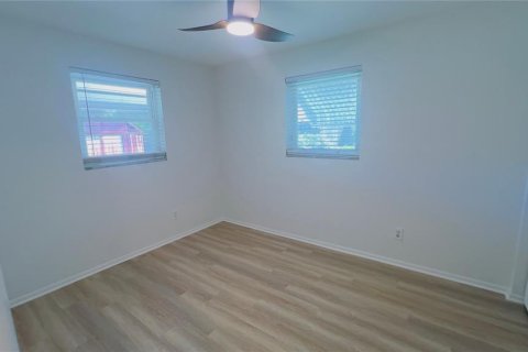 House in Seminole, Florida 3 bedrooms, 101.91 sq.m. № 2377924 - photo 14