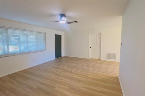House in Seminole, Florida 3 bedrooms, 101.91 sq.m. № 2377924 - photo 4