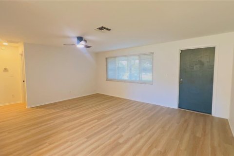House in Seminole, Florida 3 bedrooms, 101.91 sq.m. № 2377924 - photo 3