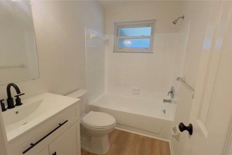 House in Seminole, Florida 3 bedrooms, 101.91 sq.m. № 2377924 - photo 16