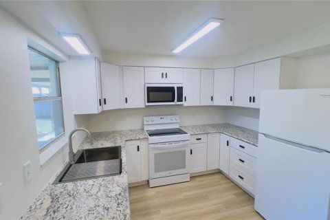 House in Seminole, Florida 3 bedrooms, 101.91 sq.m. № 2377924 - photo 10