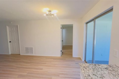House in Seminole, Florida 3 bedrooms, 101.91 sq.m. № 2377924 - photo 7