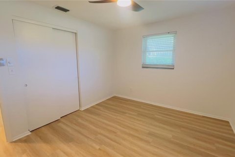 House in Seminole, Florida 3 bedrooms, 101.91 sq.m. № 2377924 - photo 17