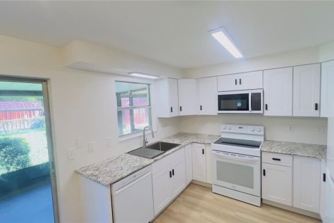 House in Seminole, Florida 3 bedrooms, 101.91 sq.m. № 2377924 - photo 8