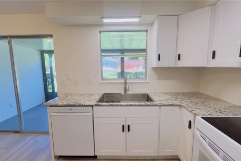 House in Seminole, Florida 3 bedrooms, 101.91 sq.m. № 2377924 - photo 9