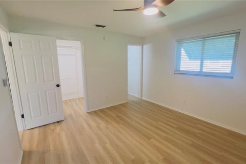House in Seminole, Florida 3 bedrooms, 101.91 sq.m. № 2377924 - photo 12