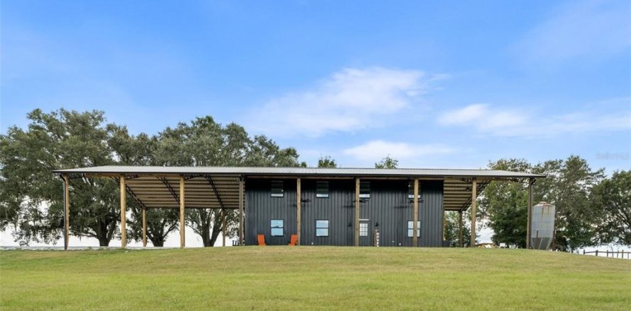 House in Morriston, Florida 3 bedrooms, 204.38 sq.m. № 2102702
