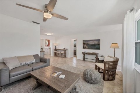 House in Nokomis, Florida 2 bedrooms, 140.19 sq.m. № 1609189 - photo 5