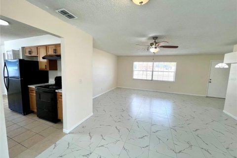 Villa ou maison à vendre à Deltona, Floride: 3 chambres, 134.34 m2 № 2098083 - photo 12
