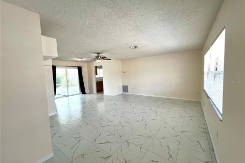 Villa ou maison à vendre à Deltona, Floride: 3 chambres, 134.34 m2 № 2098083 - photo 5