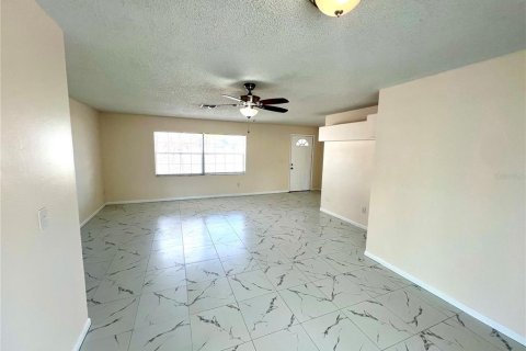 Villa ou maison à vendre à Deltona, Floride: 3 chambres, 134.34 m2 № 2098083 - photo 11