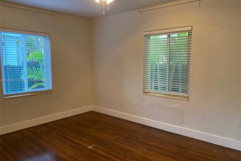 House in Miami, Florida 1 bedroom, 58.53 sq.m. № 1889751 - photo 4