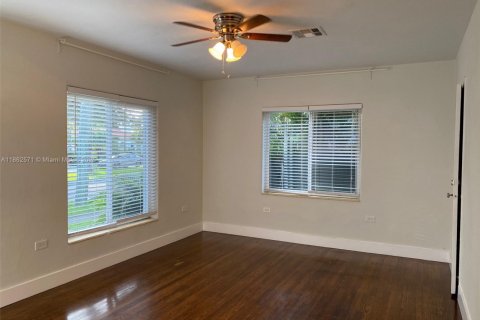 House in Miami, Florida 1 bedroom, 58.53 sq.m. № 1889751 - photo 9
