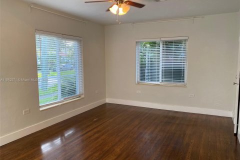 House in Miami, Florida 1 bedroom, 58.53 sq.m. № 1889751 - photo 8