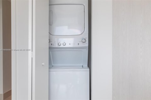 Купить кондоминиум в Майами, Флорида 2 спальни, 87.7м2, № 2089894 - фото 18
