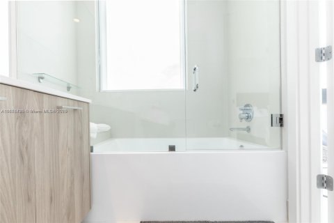 Купить кондоминиум в Майами, Флорида 2 спальни, 87.7м2, № 2089894 - фото 12