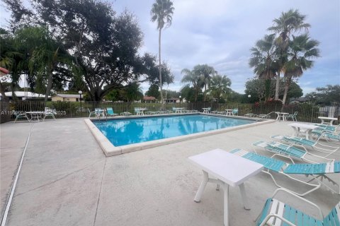 Condominio en alquiler en Coral Springs, Florida, 2 dormitorios, 78.04 m2 № 2054271 - foto 12