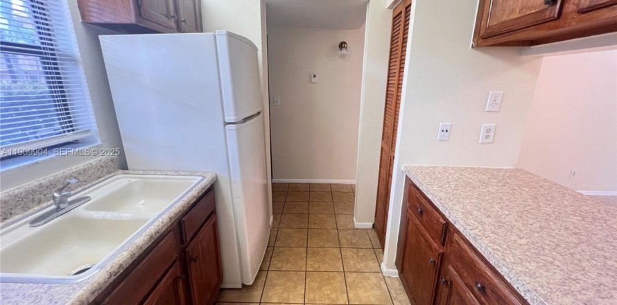 Condominio en Coral Springs, Florida, 2 dormitorios  № 2054271