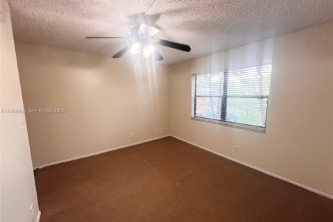 Condominio en alquiler en Coral Springs, Florida, 2 dormitorios, 78.04 m2 № 2054271 - foto 7