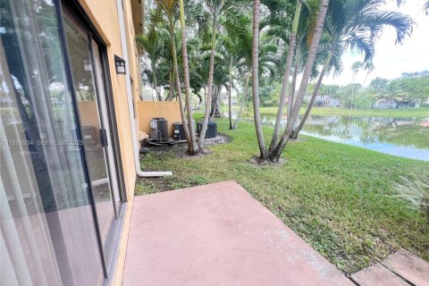 Condominio en alquiler en Coral Springs, Florida, 2 dormitorios, 78.04 m2 № 2054271 - foto 11