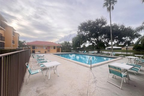Condominio en alquiler en Coral Springs, Florida, 2 dormitorios, 78.04 m2 № 2054271 - foto 14