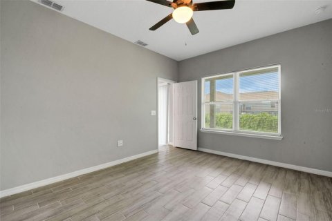House in Poinciana, Florida 4 bedrooms, 154.87 sq.m. № 1885948 - photo 21