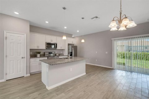 House in Poinciana, Florida 4 bedrooms, 154.87 sq.m. № 1885948 - photo 6